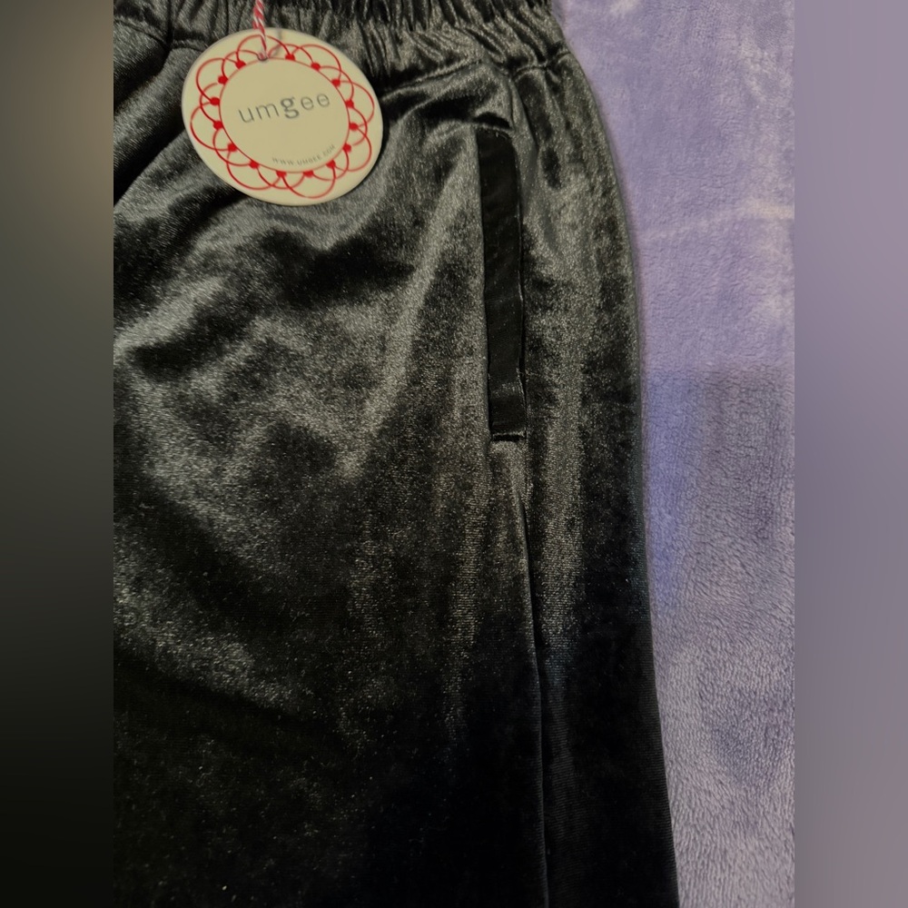 Umgee Black Velvet Wide Leg Pants Ruffle Hem Pull On Pants Small NWT - Picture 4 of 9